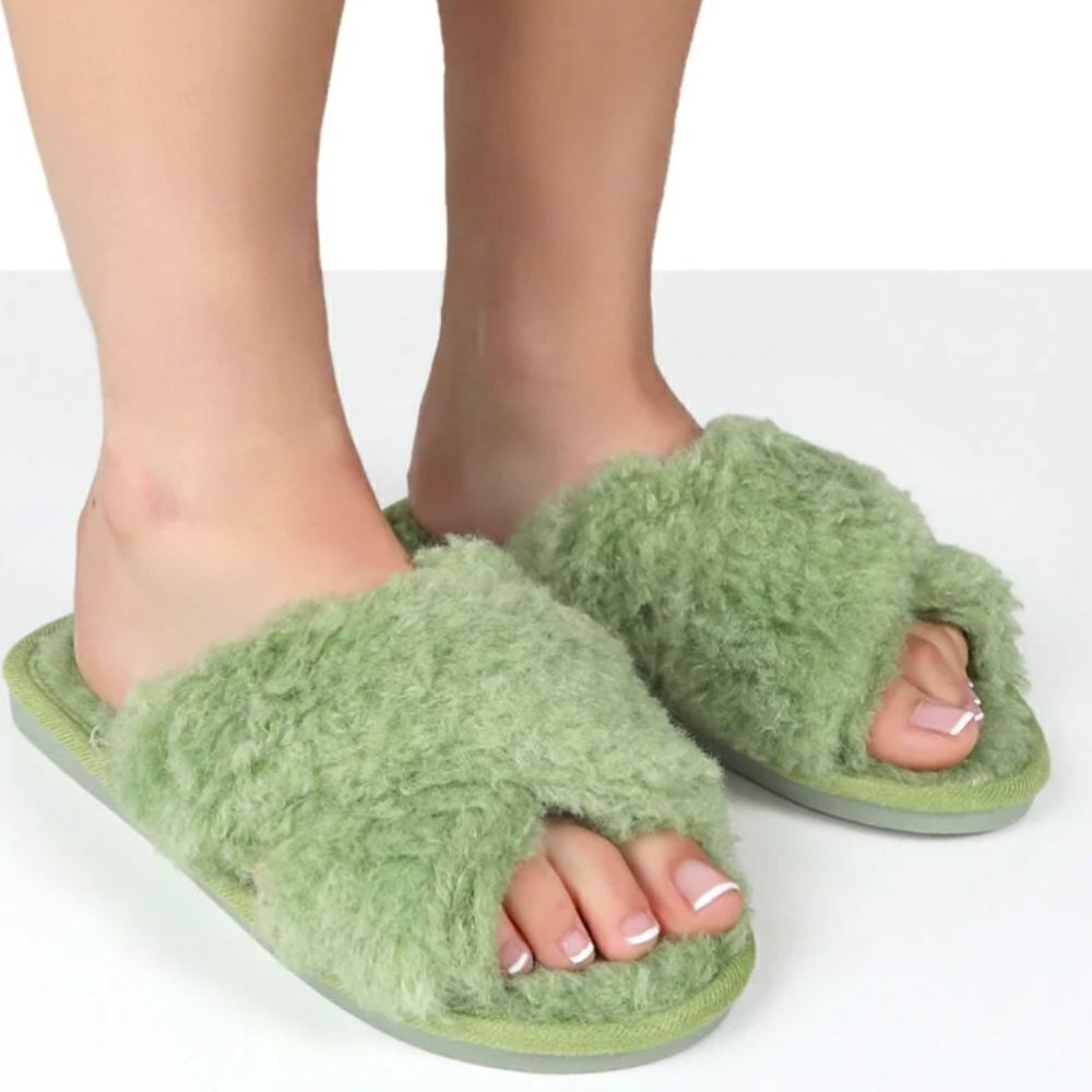 New Smiry Women's Fluffy Furry House Slippers Size 7.5-8.5